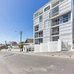 Seaside Studio Apartment 9 Mins To Queens Beach!
