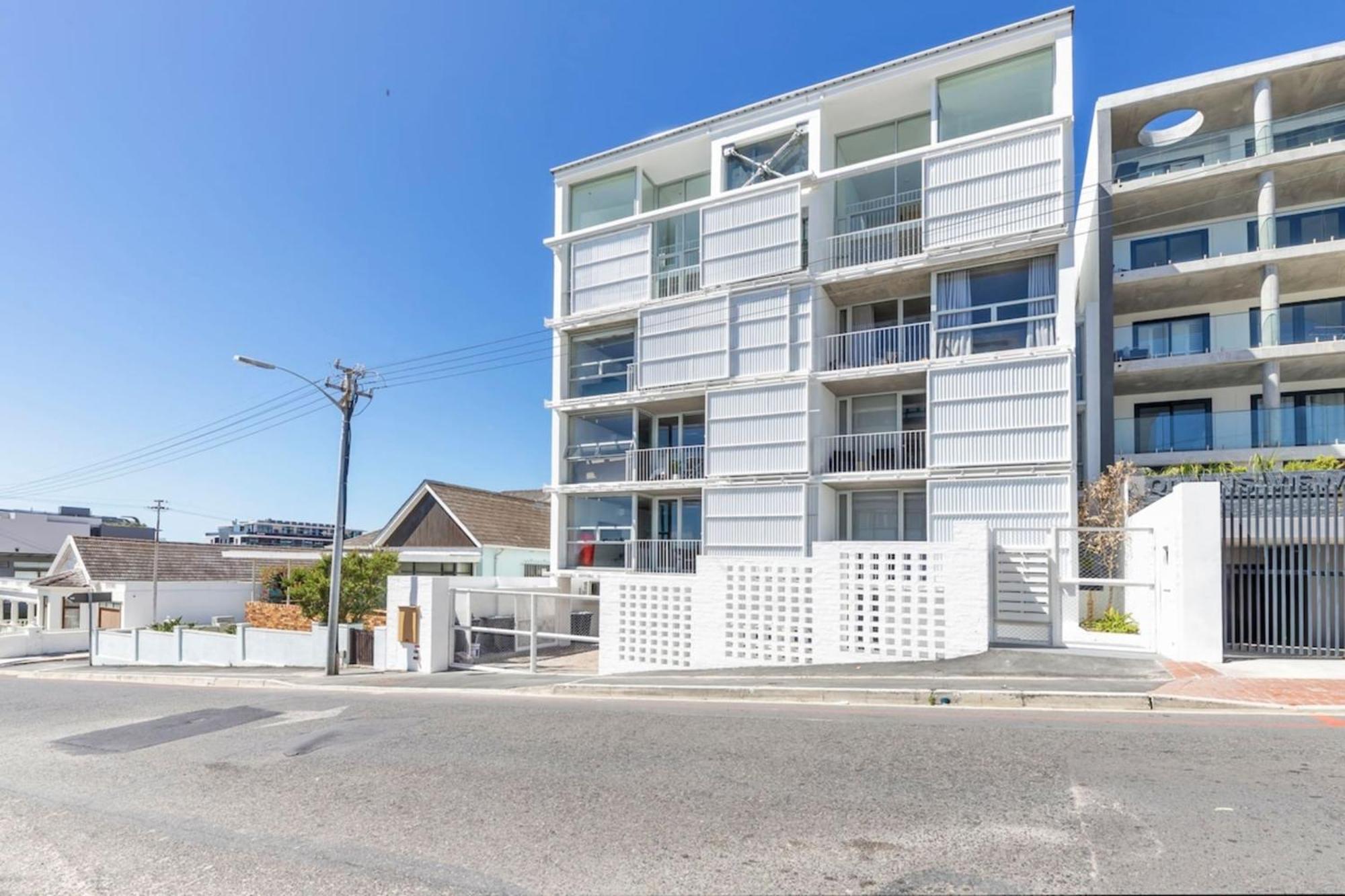 Seaside 9 Mins To Queens Beach! * Cape Town